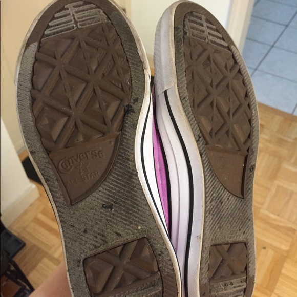 Like new lavender Converse - Picture 2 of 3